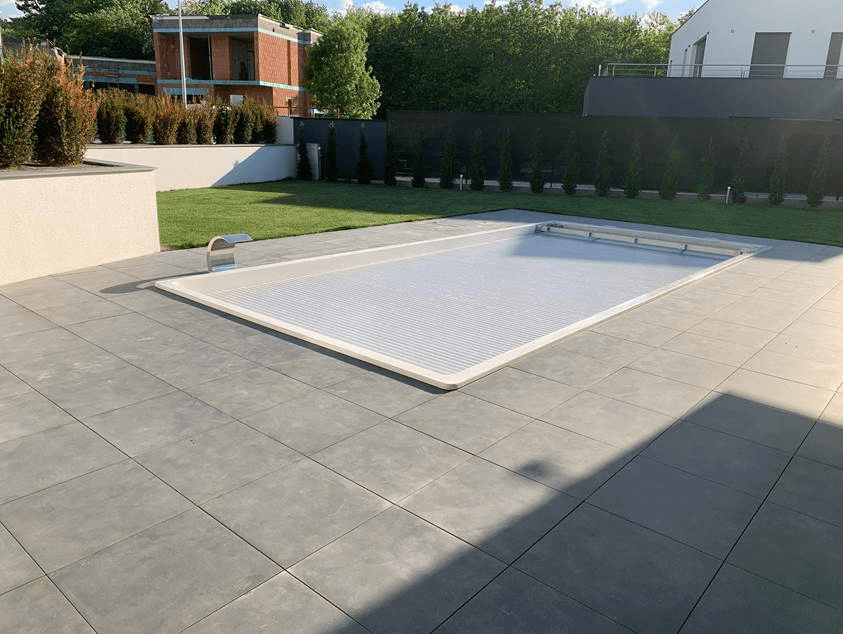 Montaj rulou la piscine din fibră de sticlă