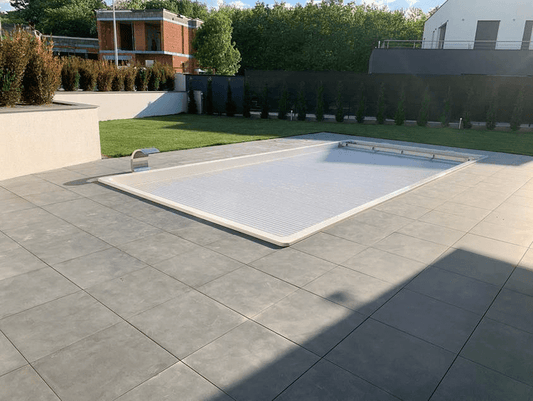 Montaj rulou la piscine din fibră de sticlă